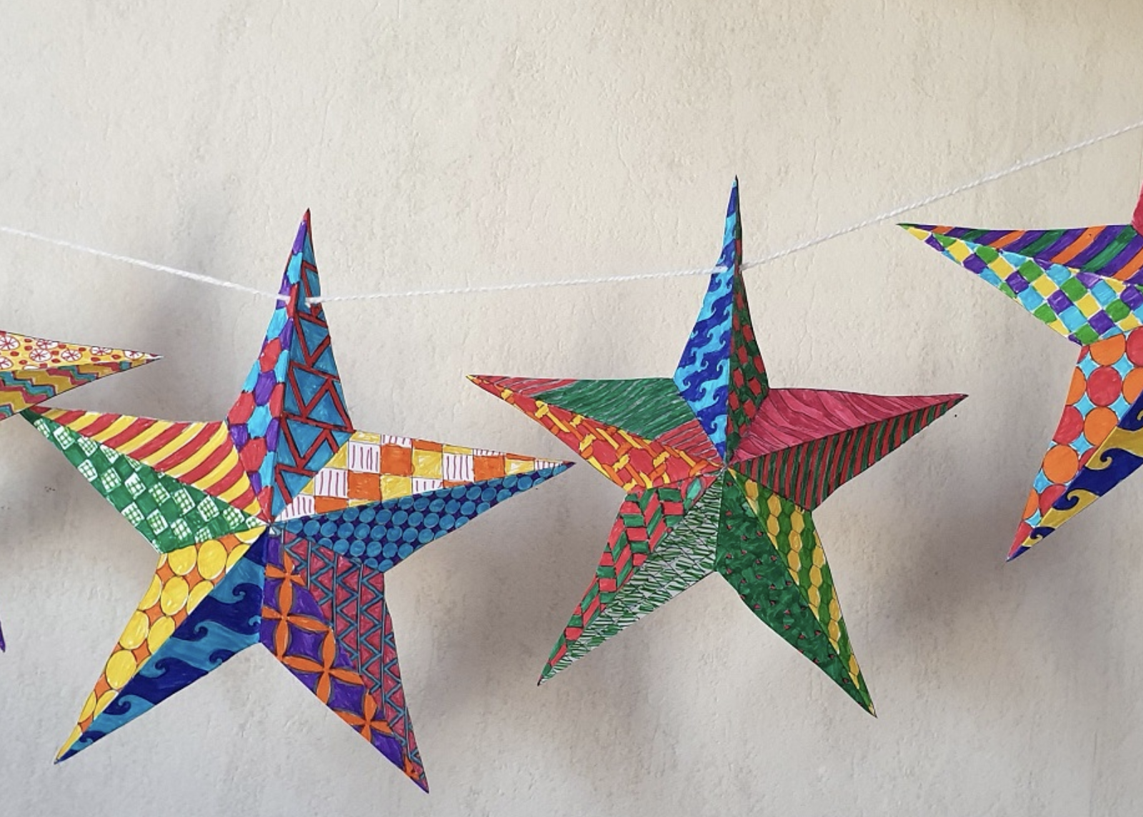 Make a Christmas star: DIY 3D paper stars