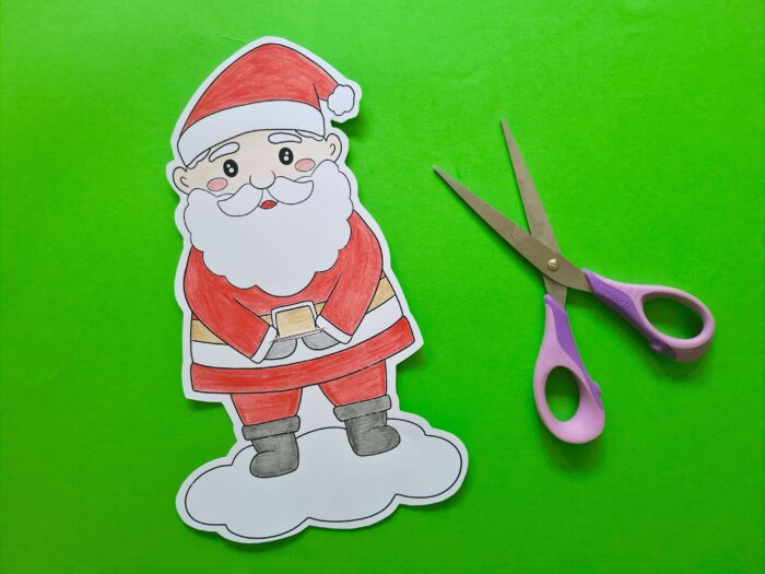 Cut around Santa Claus, leaving a small margin, and cut with a cutter along the hands, on the dotted lines (to be done by an adult)