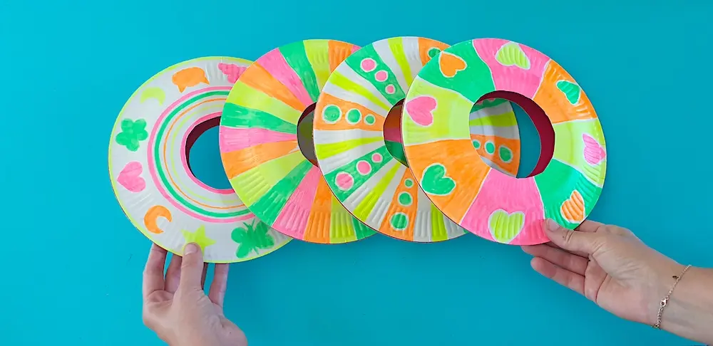 Paper Plate Frisbee - Kids DIY Activity - Maped Helix - Step 07