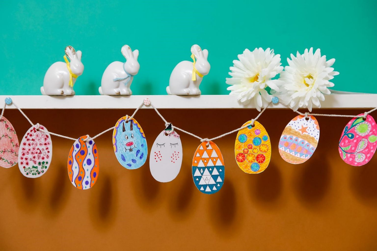 Craft your own Easter Garland!