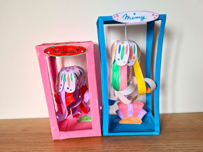Make a paper jellyfish and its cardboard aquarium